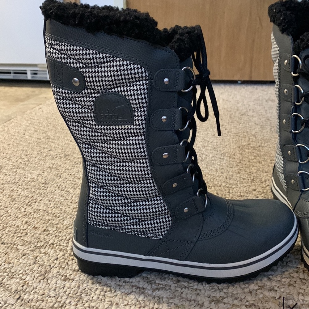 Sorel waterproof snow boots - Picture 2 of 5